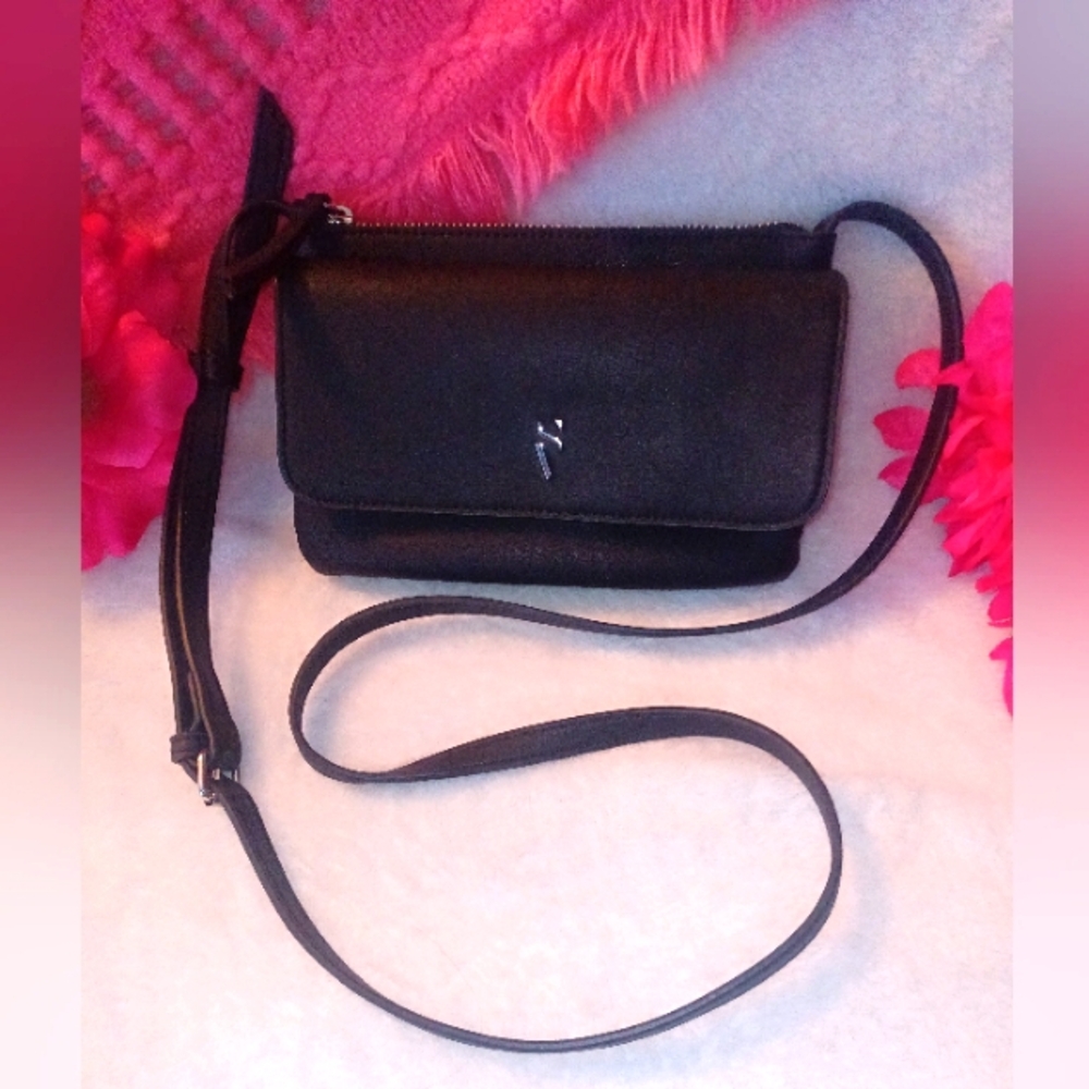 Simply Vera (Vera Wang) Black Crossbody Bag Purse 👜